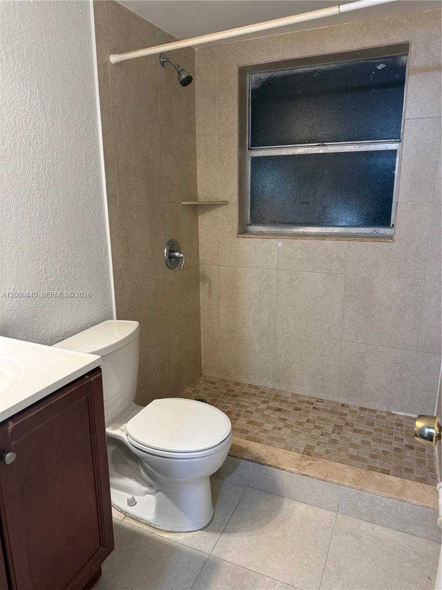 838 Twin Lakes Dr # 19-E, Coral Springs, FL 33071 photo 10
