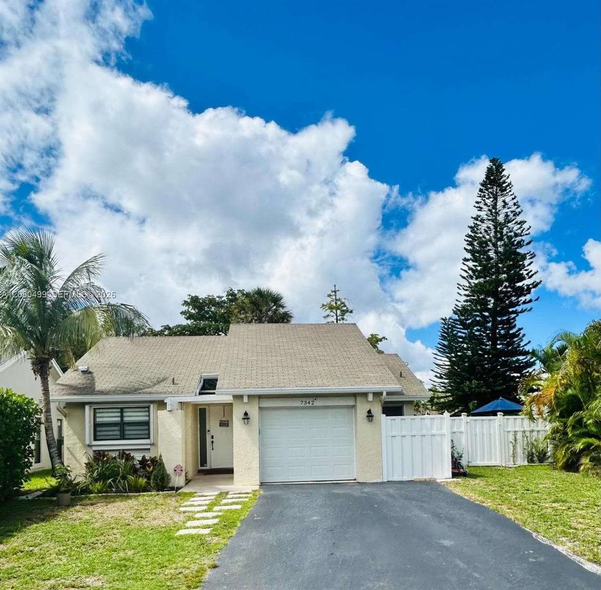 7342 NW 38th Pl, Coral Springs, FL 33065