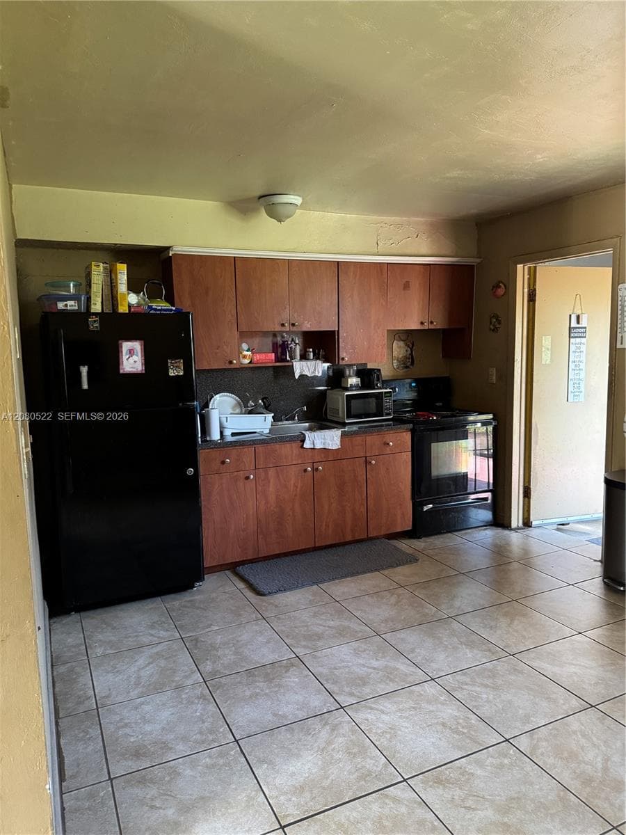 1075 NW 100th St, Miami, FL 33150 photo 4