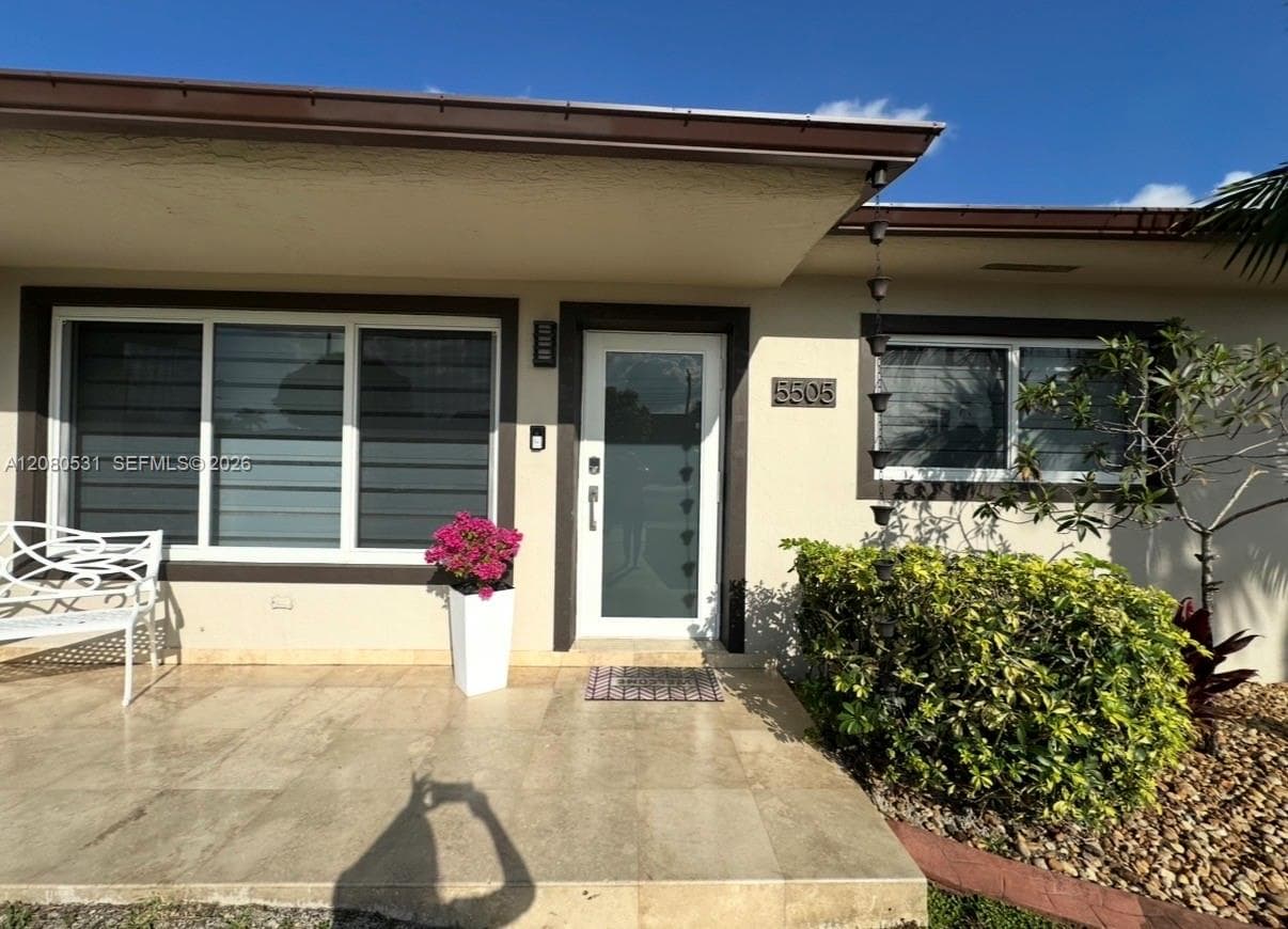 5505 W 14th Ln, Hialeah, FL 33012 photo 2