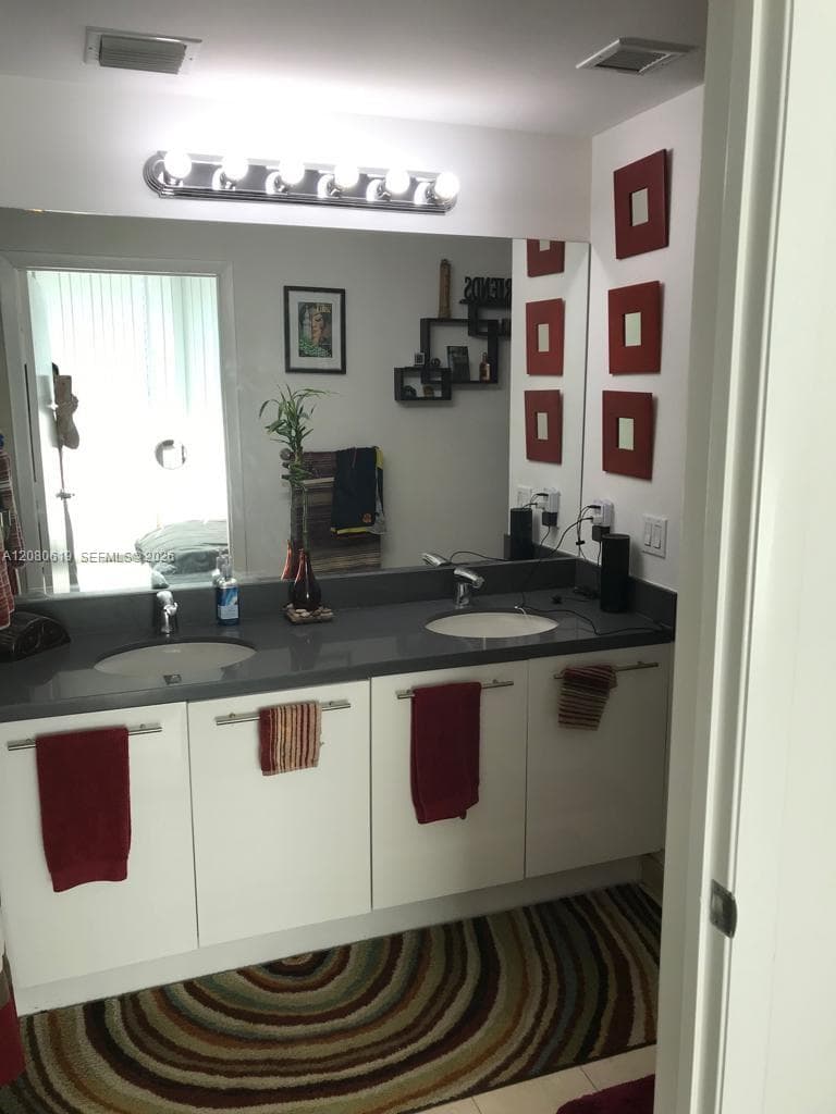 90 SW 3rd St # 2911, Miami, FL 33130 photo 9