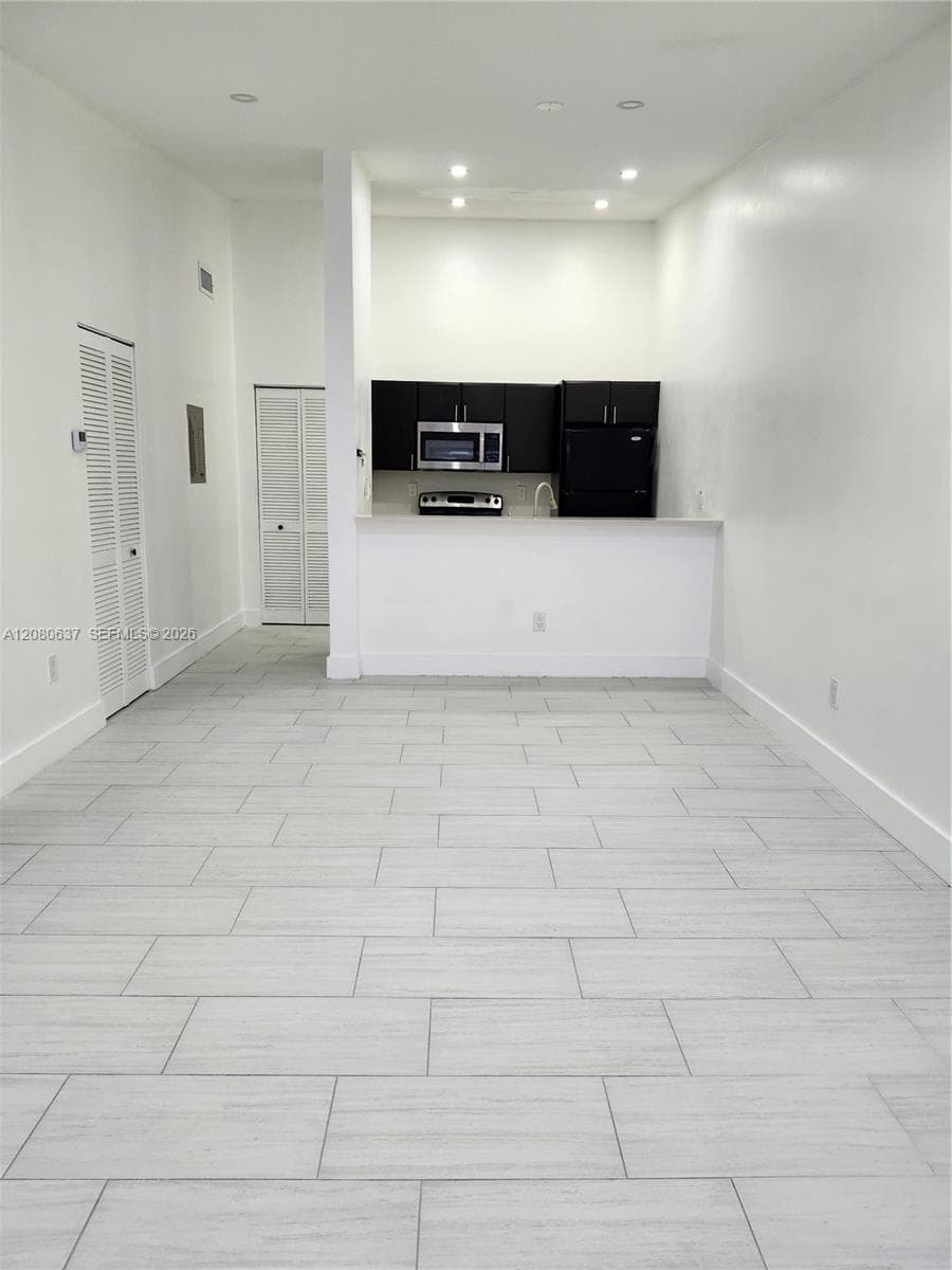 18224 Mediterranean Blvd # 8-17, Hialeah, FL 33015 photo 3