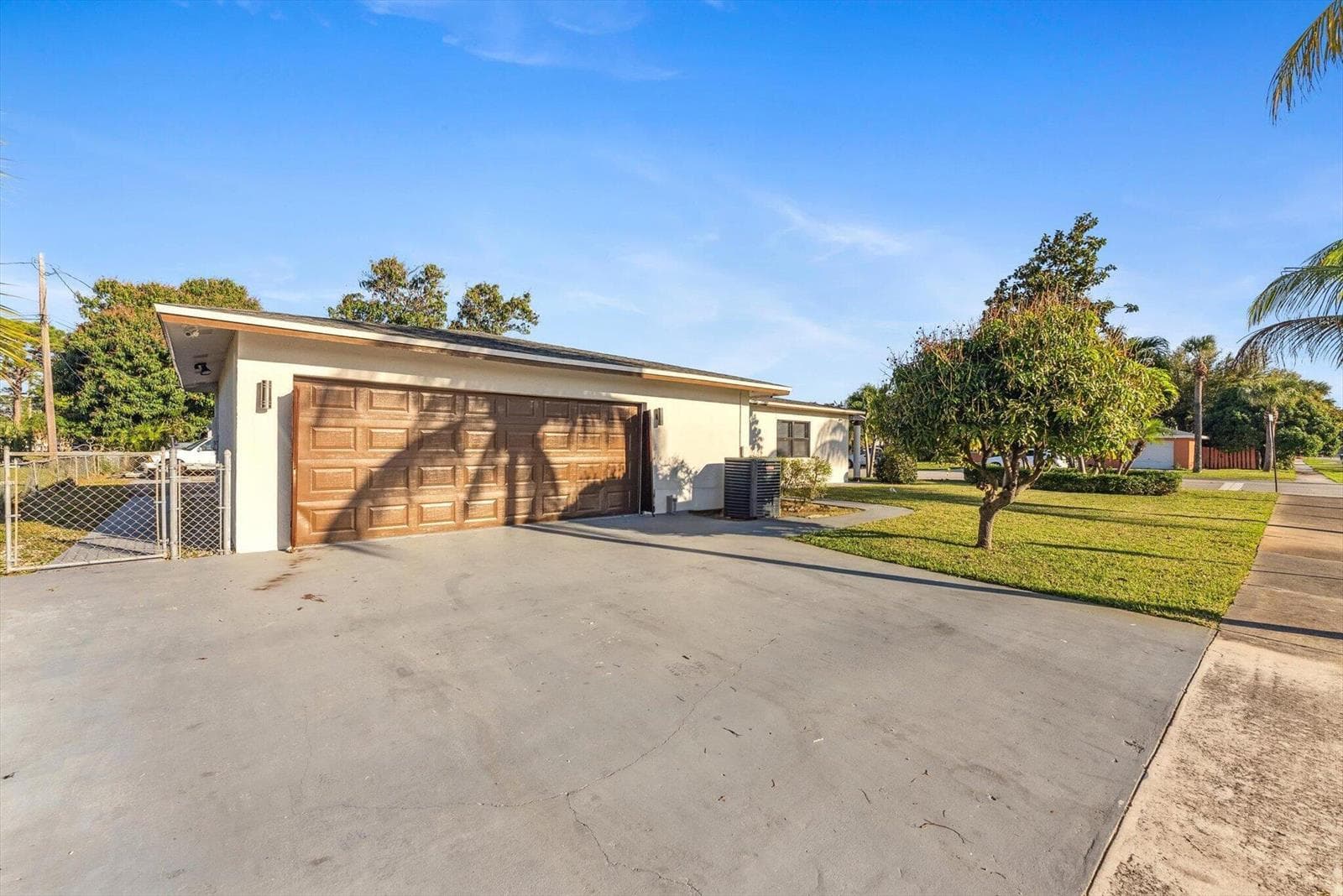 651 Foresteria Drive, Lake Park, FL 33403 photo 4
