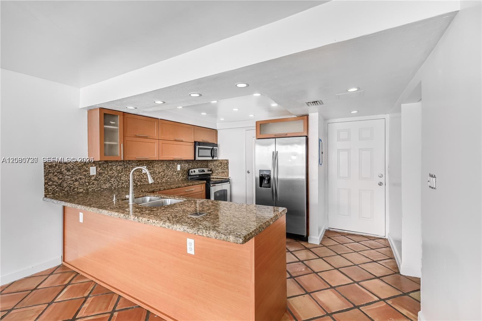 1045 10th St # 402, Miami Beach, FL 33139 photo 4