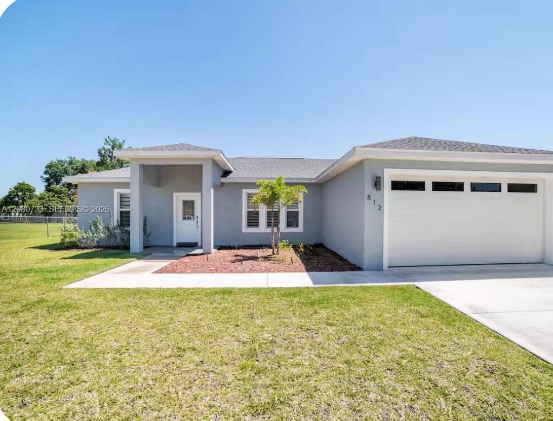 812 Lake Betty Dr, Lake Placid, FL 33852