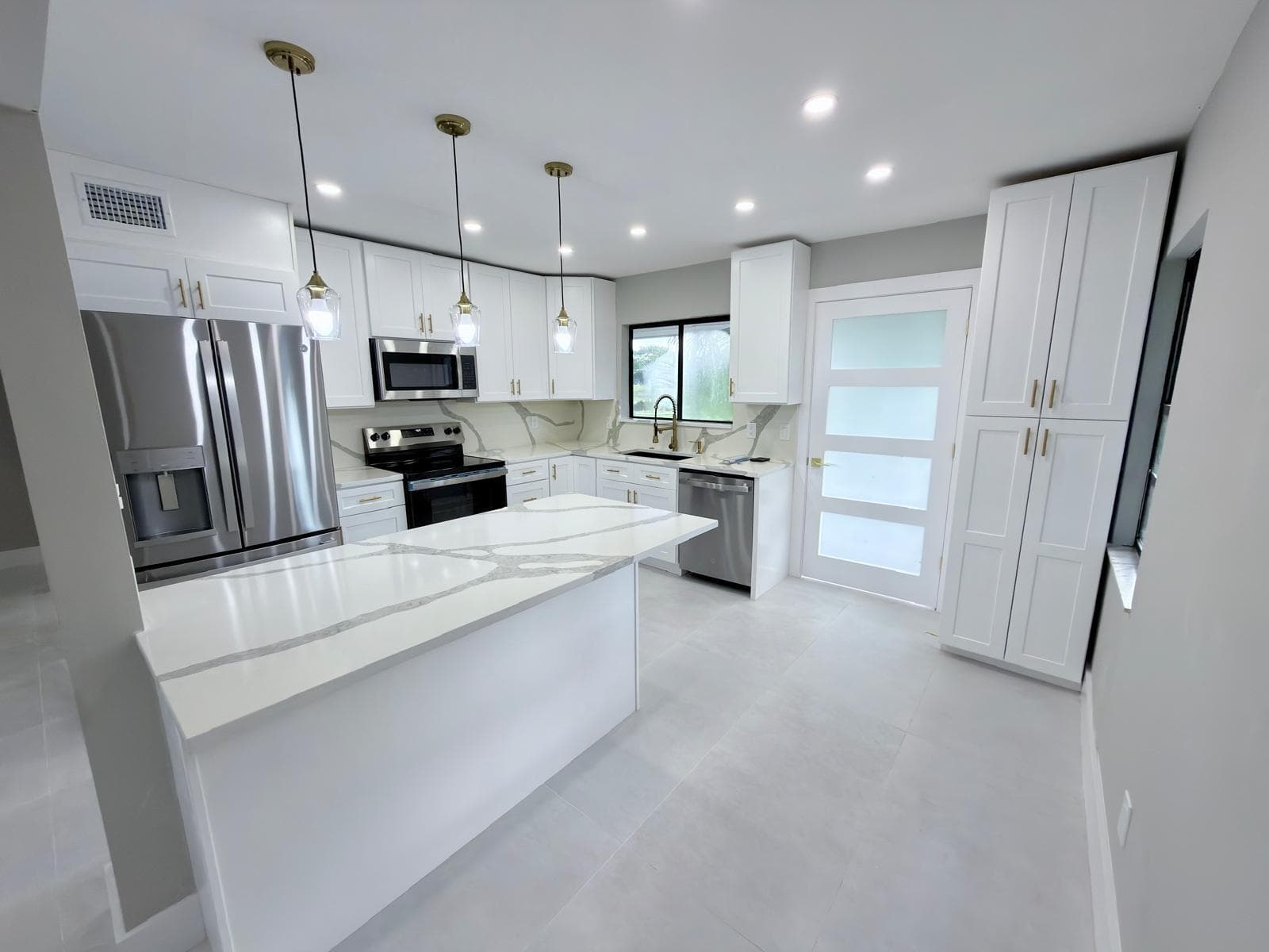 46 TARA LAKES Drive E, Boynton Beach, FL 33436 photo 4