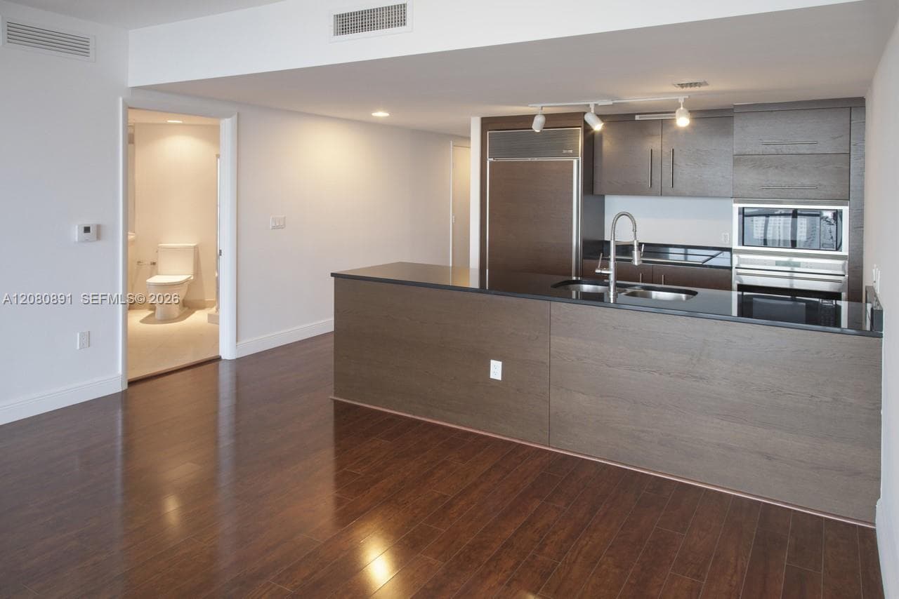 475 Brickell Ave # 3507, Miami, FL 33131 photo 5