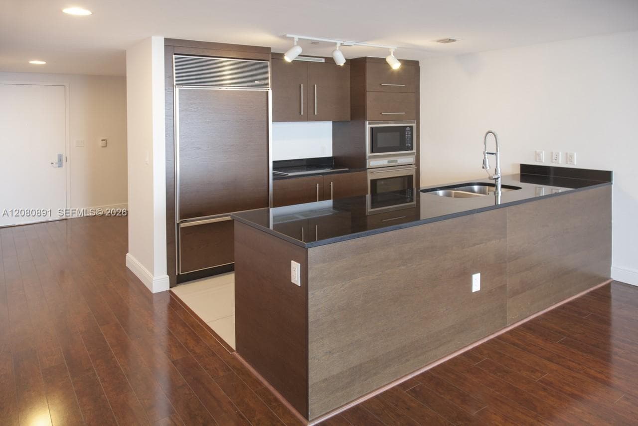 475 Brickell Ave # 3507, Miami, FL 33131 photo 4