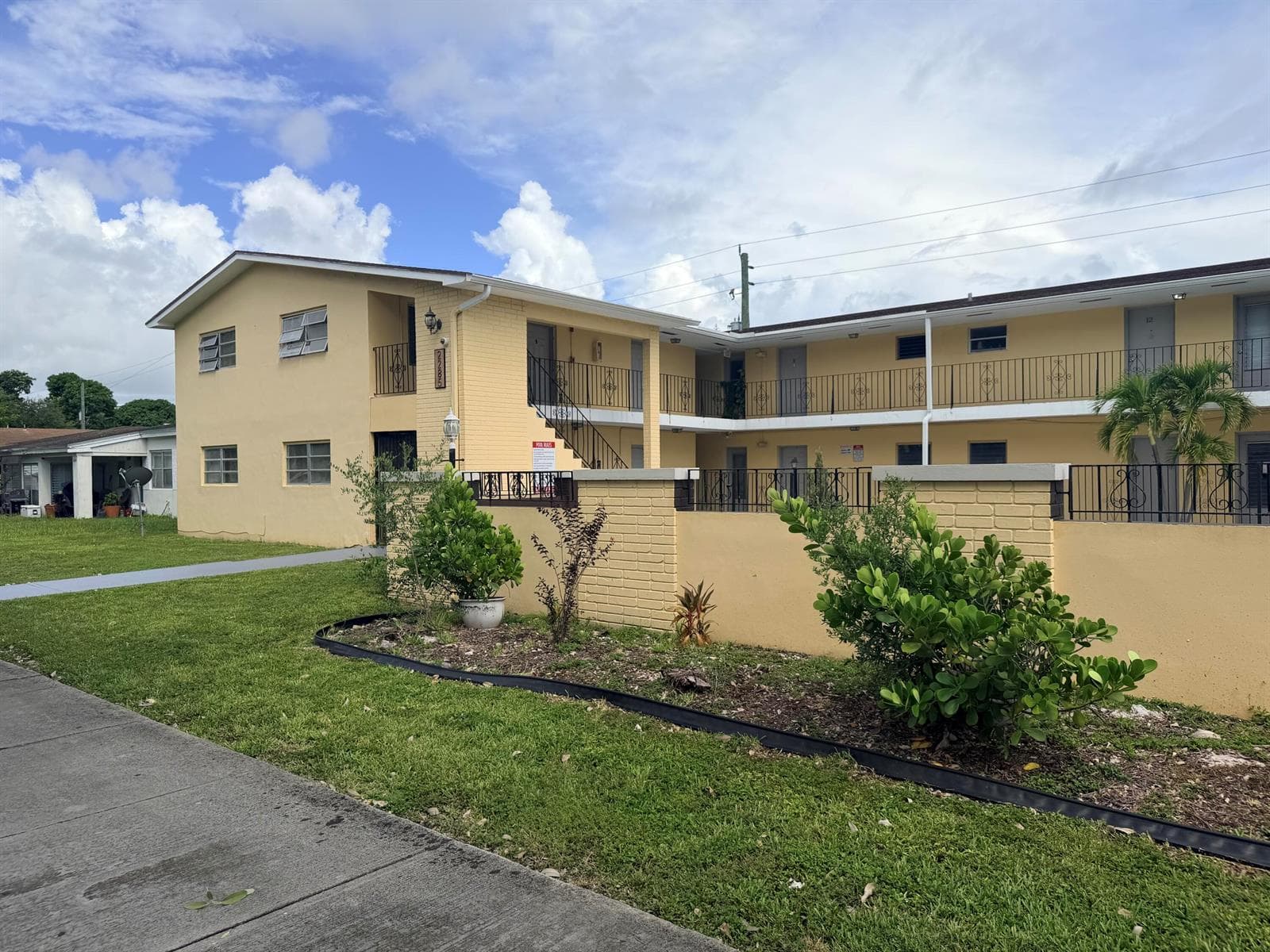2285 NE 172ND Street # 15, North Miami Beach, FL 33160