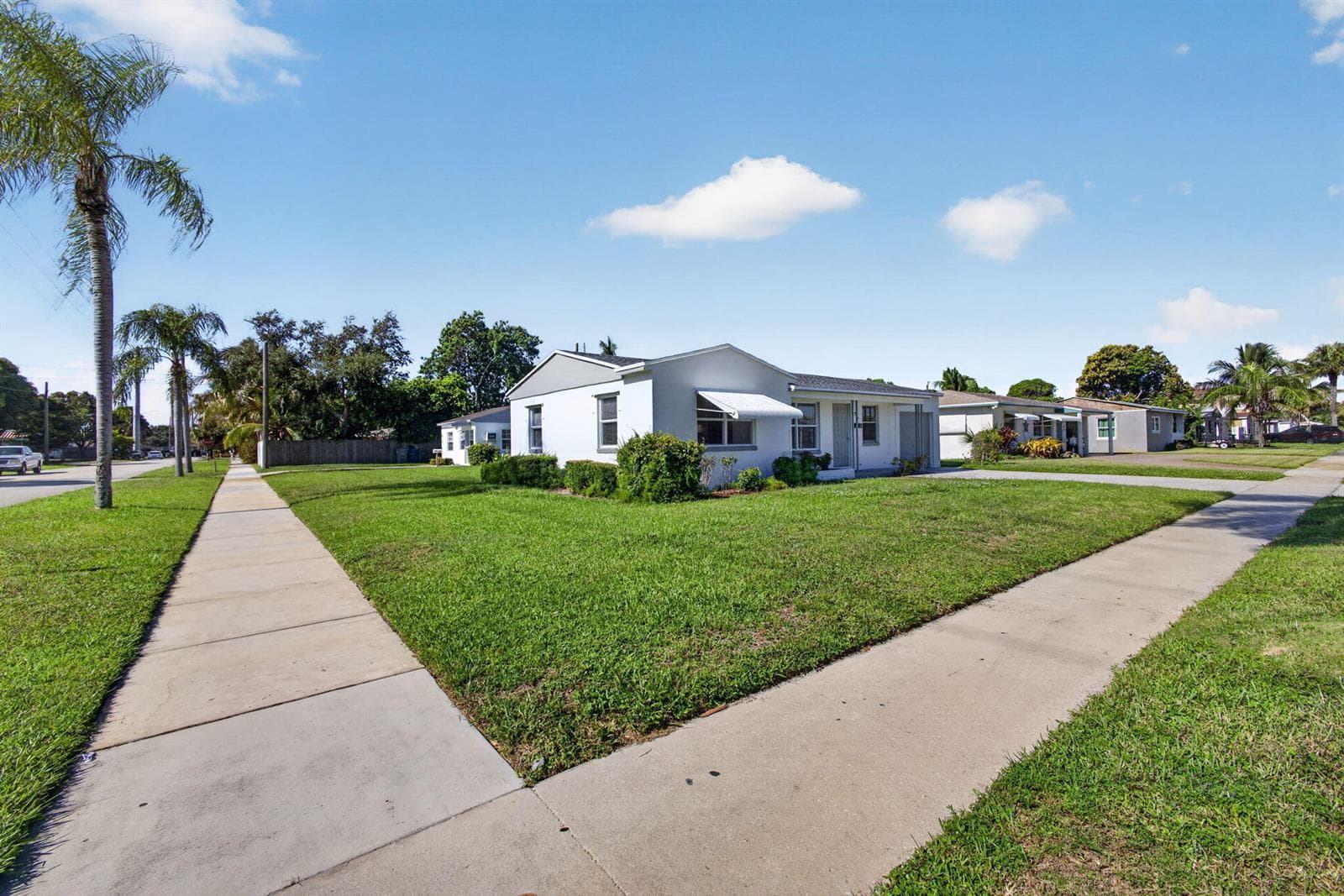 304 Cypress Drive, Lake Park, FL 33403 photo 4