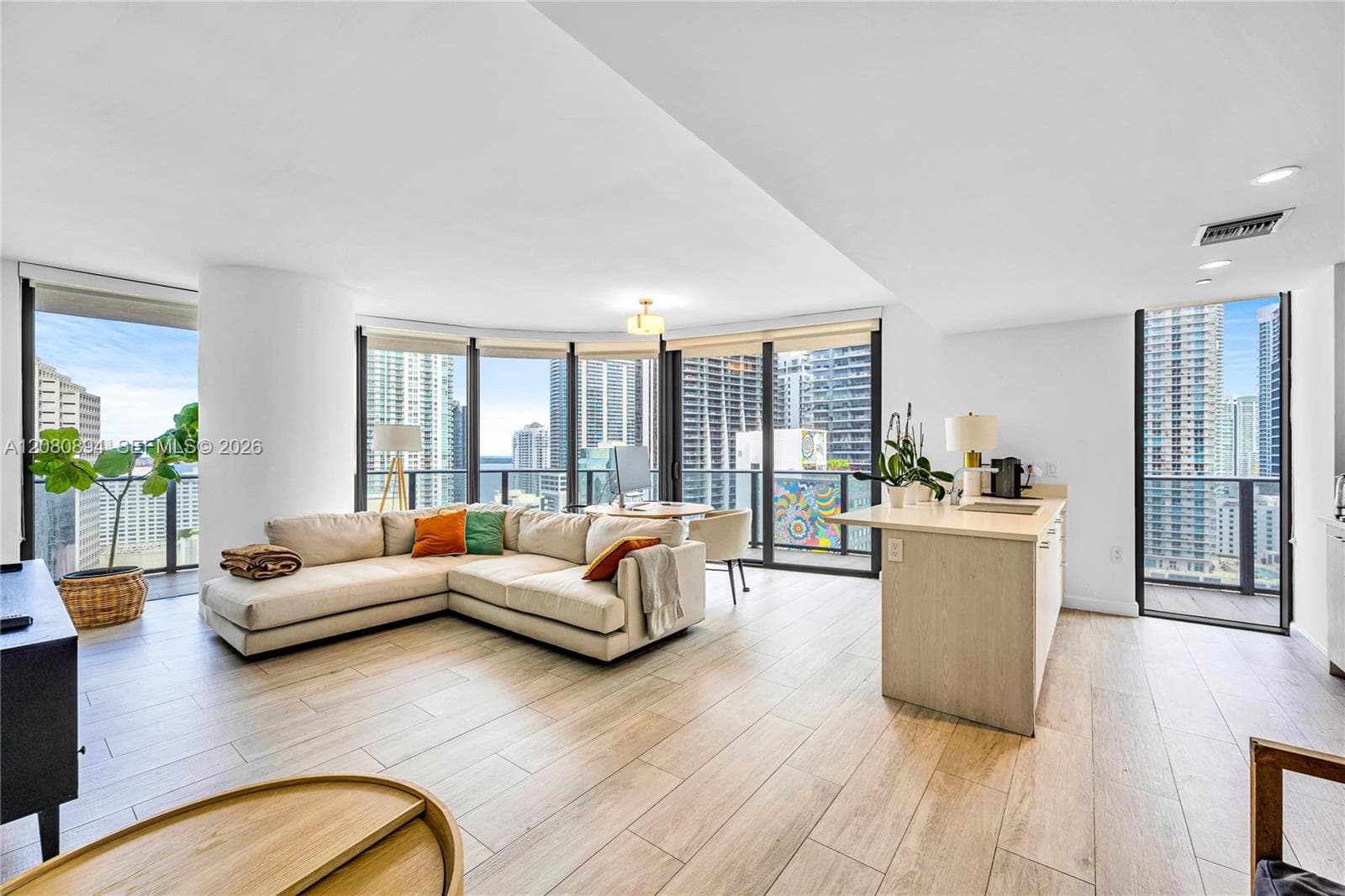 45 SW 9th St # 2103, Miami, FL 33130