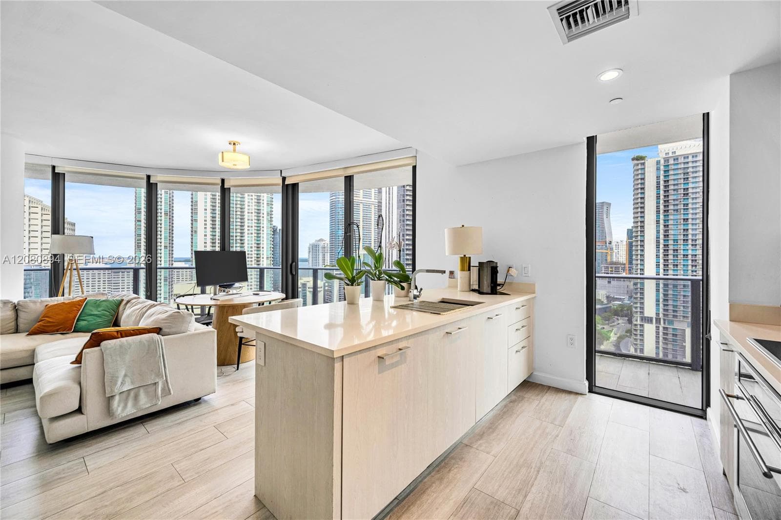 45 SW 9th St # 2103, Miami, FL 33130 photo 8