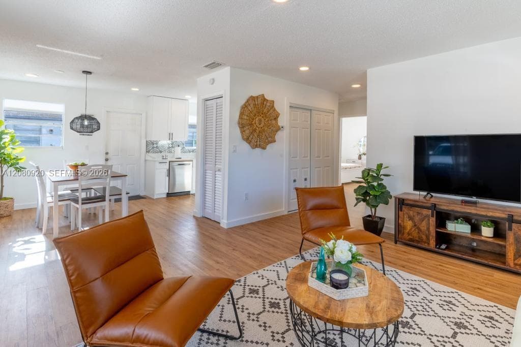 329 SE 2nd St # 1-2, Hallandale Beach, FL 33009
