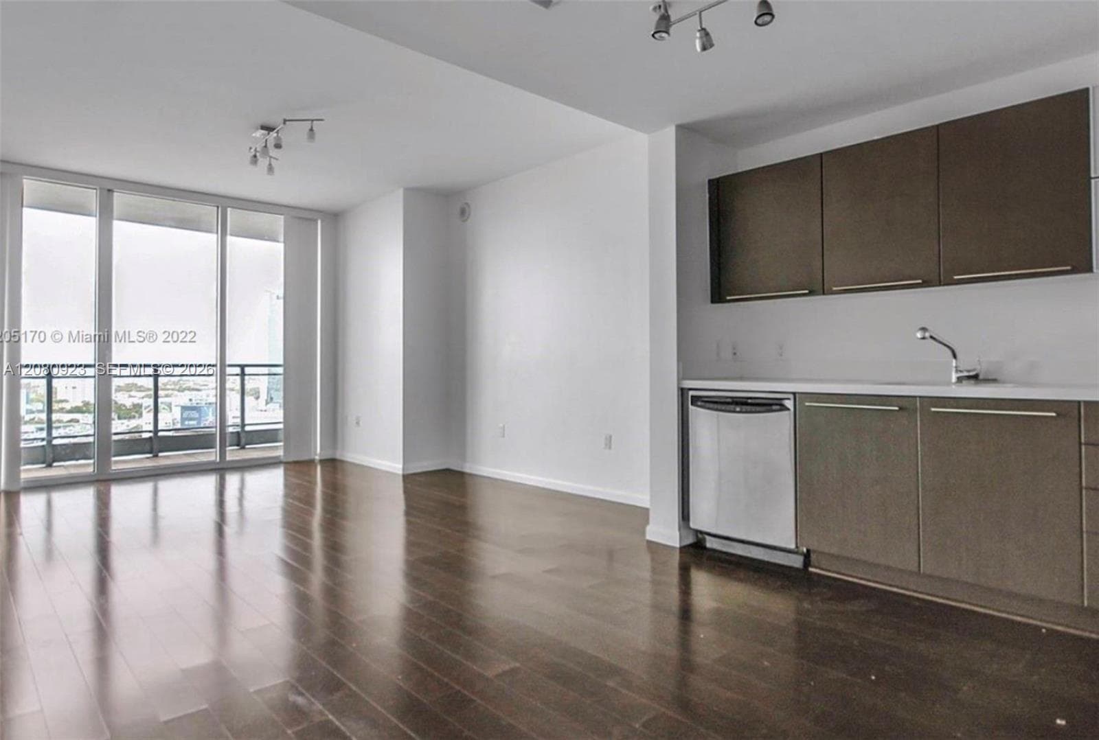 90 SW 3rd St # 2210, Miami, FL 33130 photo 2