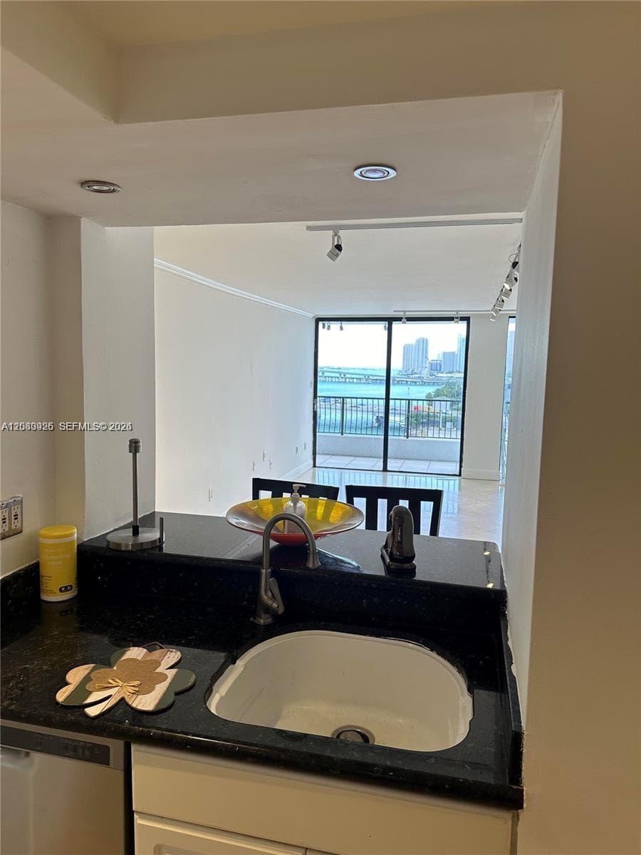 555 NE 15th St # 11J, Miami, FL 33132 photo 6