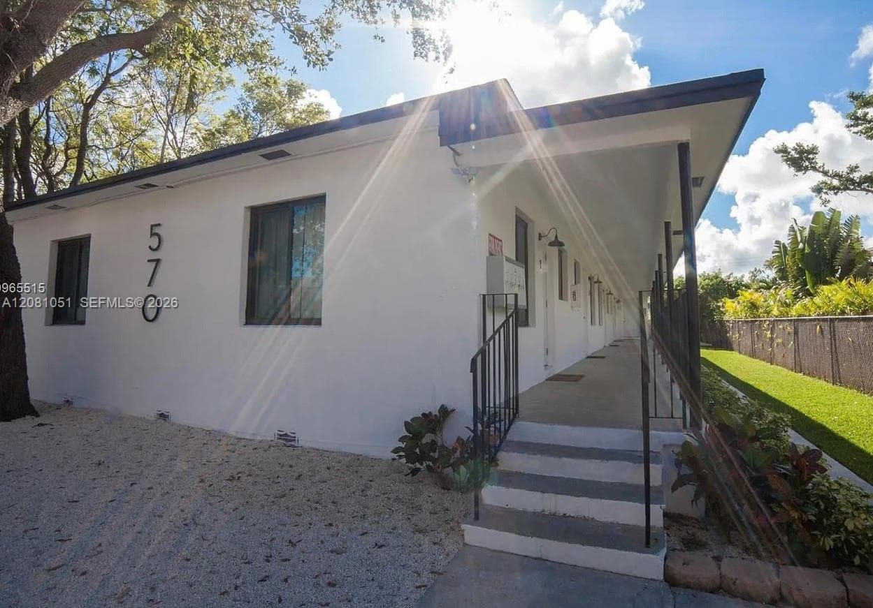 570 NE 69th St # 5, Miami, FL 33138 photo 2