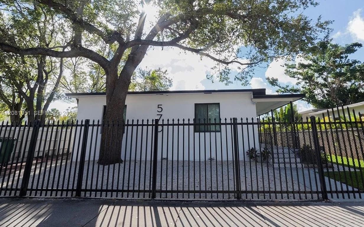 570 NE 69th St # 5, Miami, FL 33138