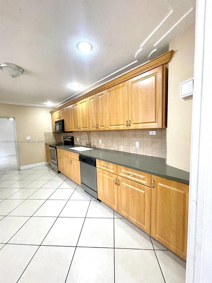 62 W 44th St # 0, Hialeah, FL 33012 photo 9