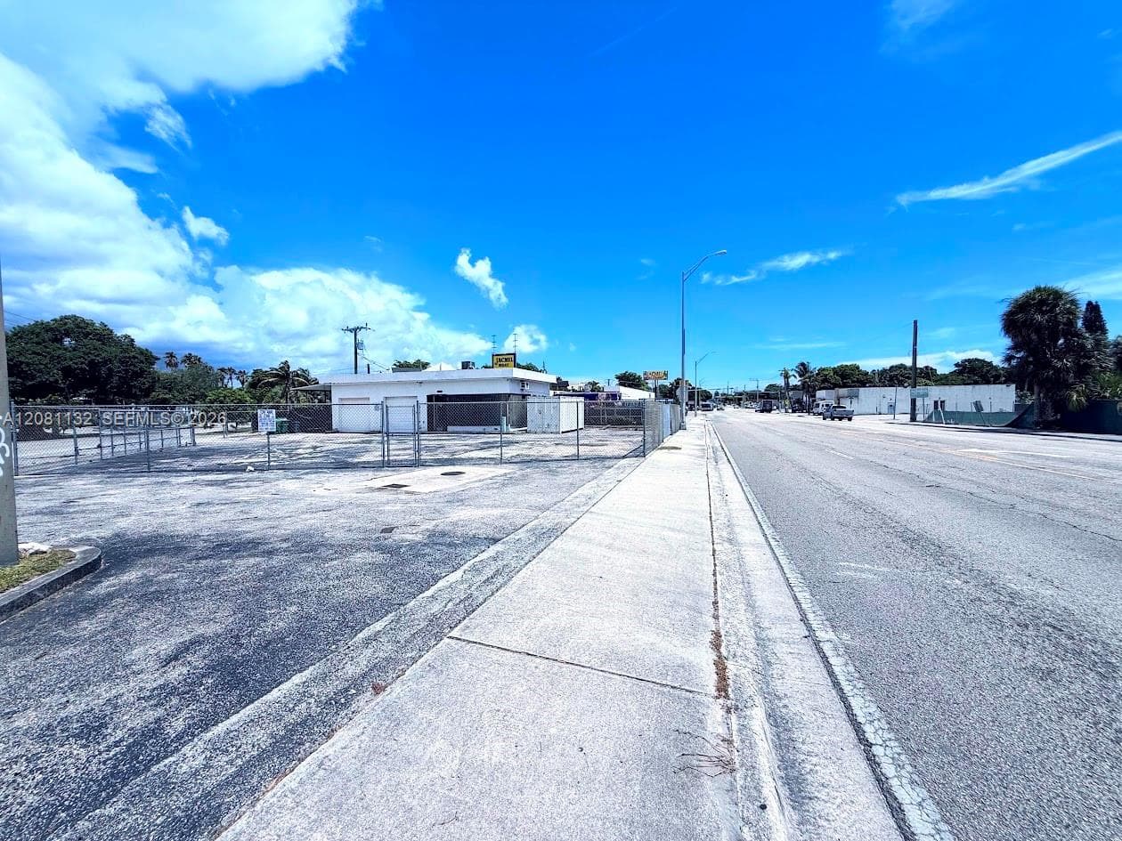 11815 NE 2nd Ave, Miami, FL 33161 photo 2