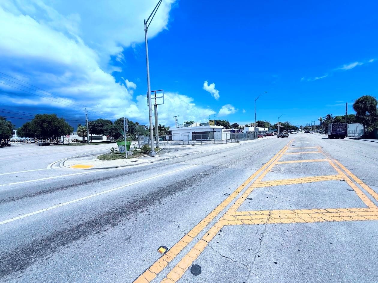 11815 NE 2nd Ave, Miami, FL 33161 photo 3