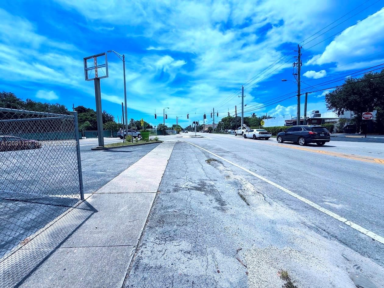 11815 NE 2nd Ave, Miami, FL 33161 photo 5