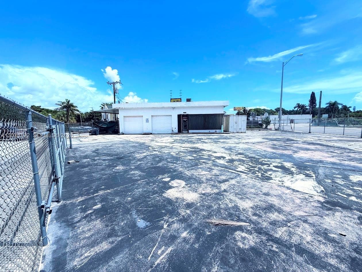11815 NE 2nd Ave, Miami, FL 33161 photo 4