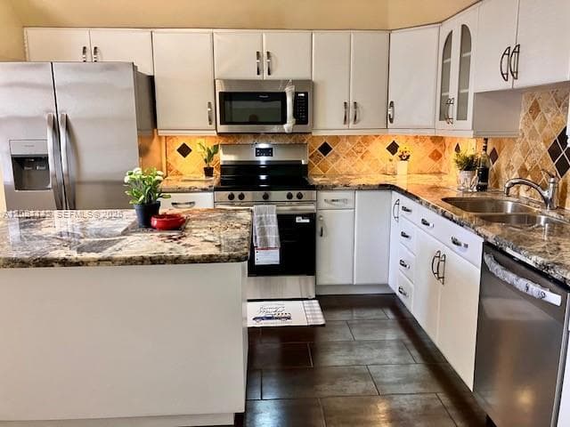 3910 Inverrary Blvd # 304-B, Lauderhill, FL 33319