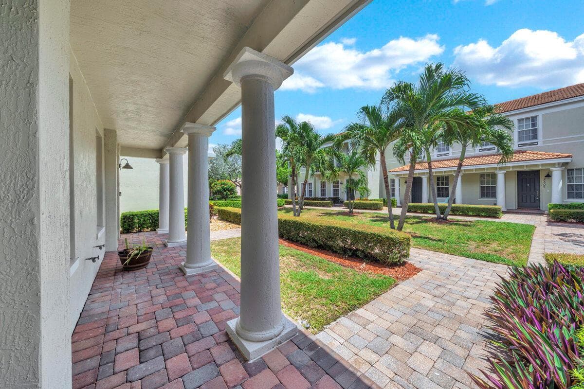 8304 NW 8th Terrace, Boca Raton, FL 33487 photo 2