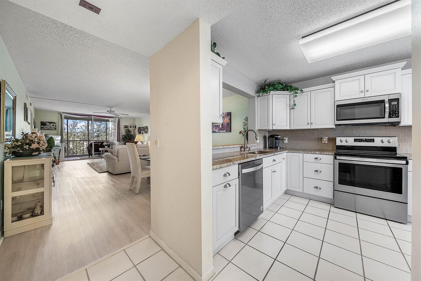 4735 LUCERNE LAKES Boulevard E # 402, Lake Worth, FL 33467 photo 6
