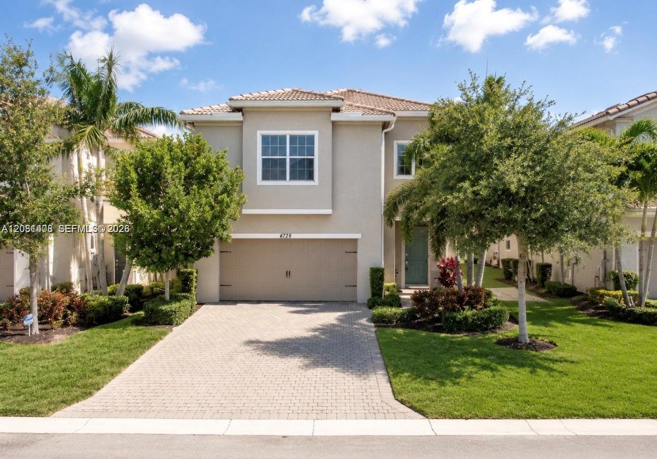 4729 Greenway Dr, Hollywood, FL 33021