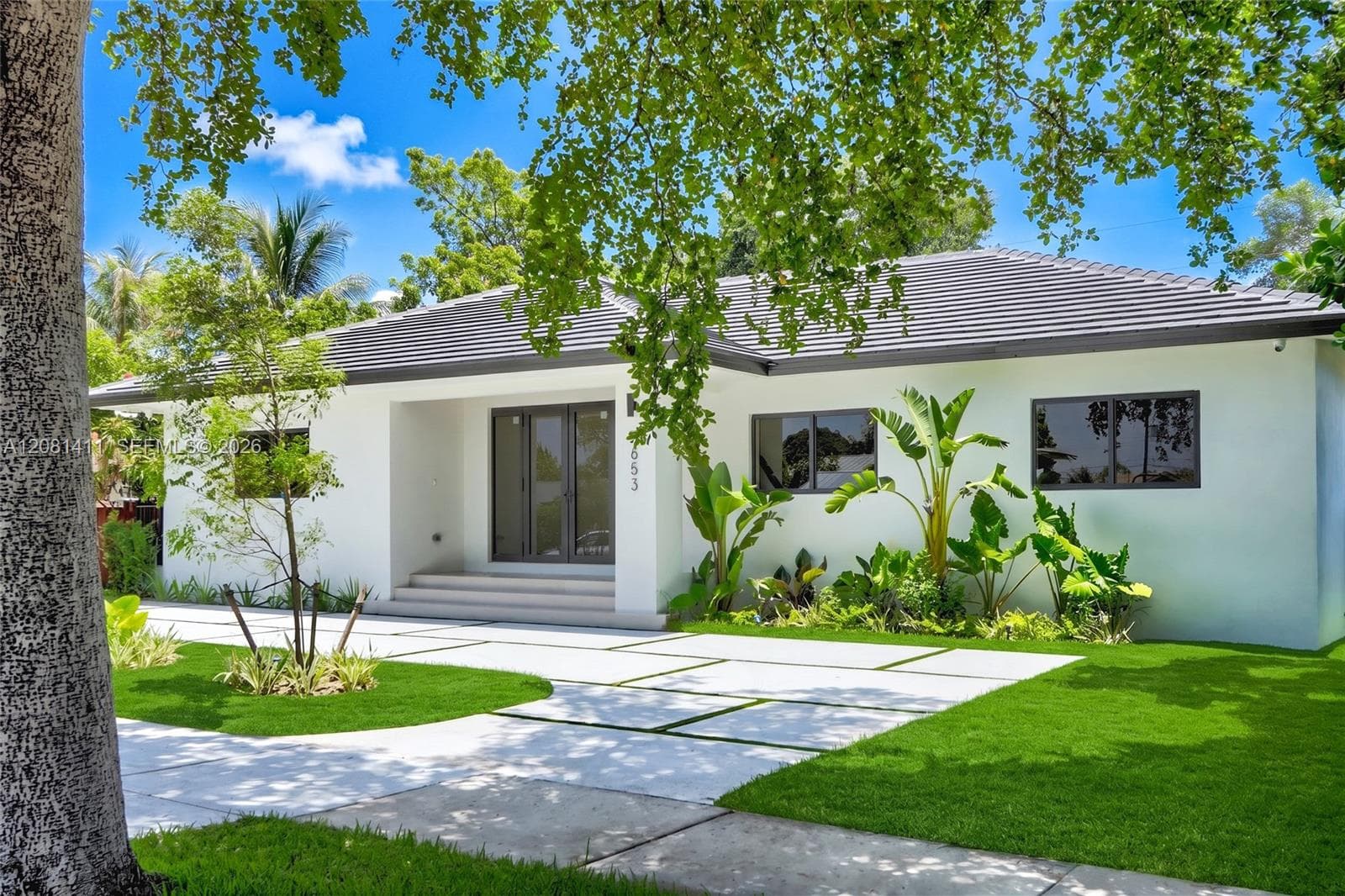 6853 S Waterway Dr, Miami, FL 33155 photo 2