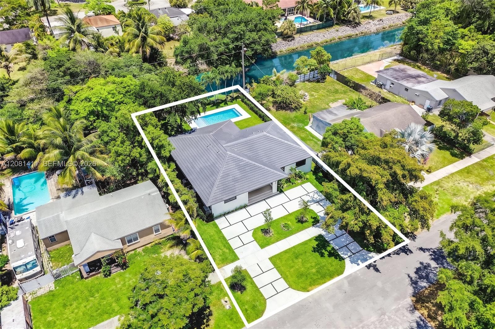 6853 S Waterway Dr, Miami, FL 33155 photo 3