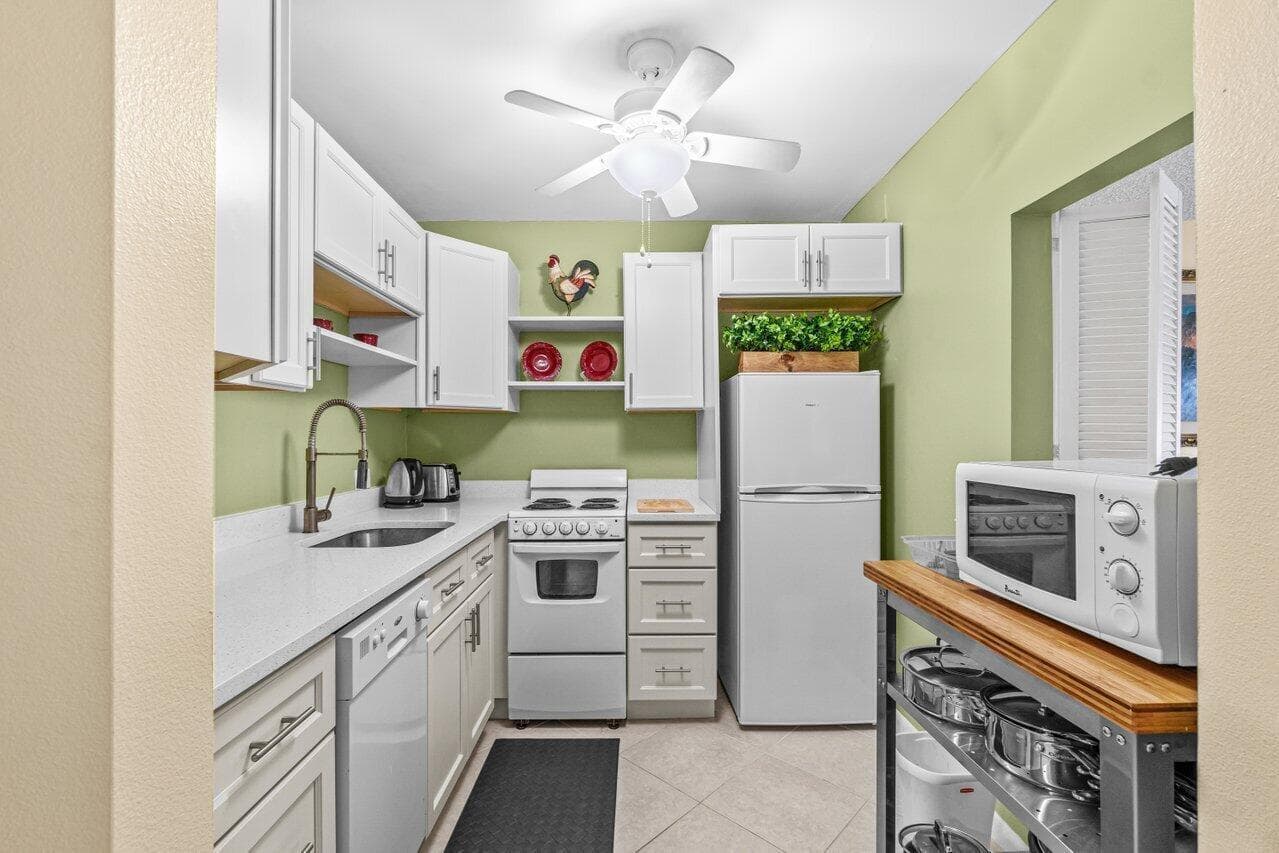 68 Suffolk B # 680, Boca Raton, FL 33434 photo 3
