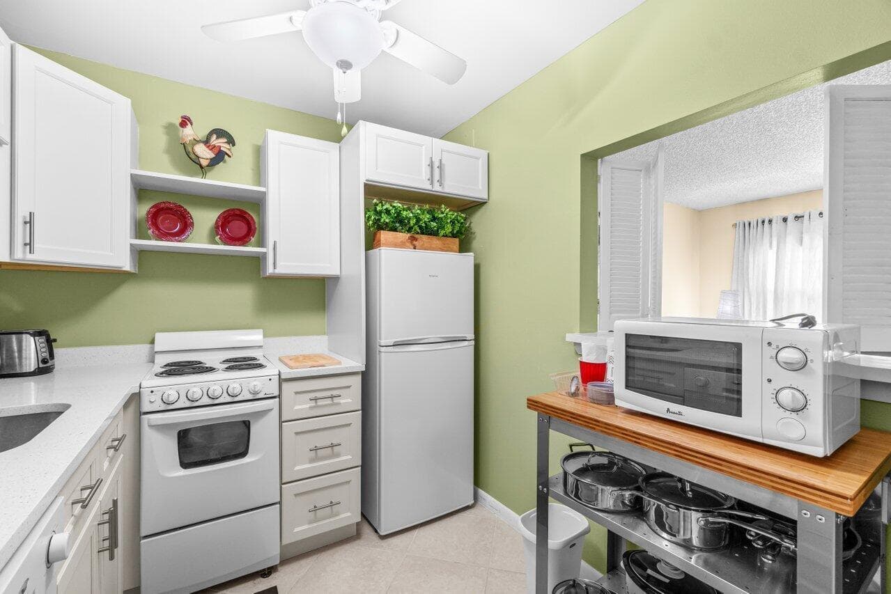 68 Suffolk B # 680, Boca Raton, FL 33434 photo 4
