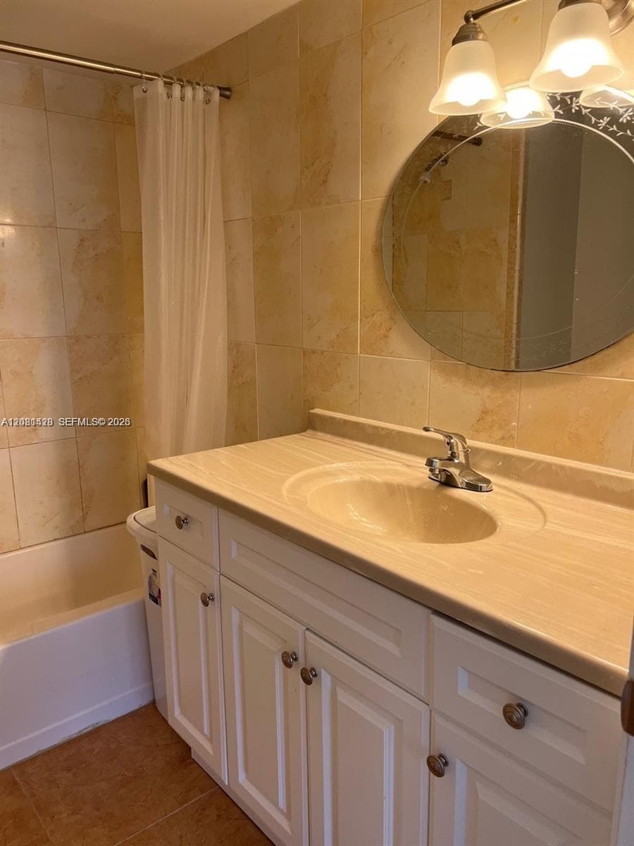 9711 Fontainebleau Blvd # D103, Miami, FL 33172 photo 9