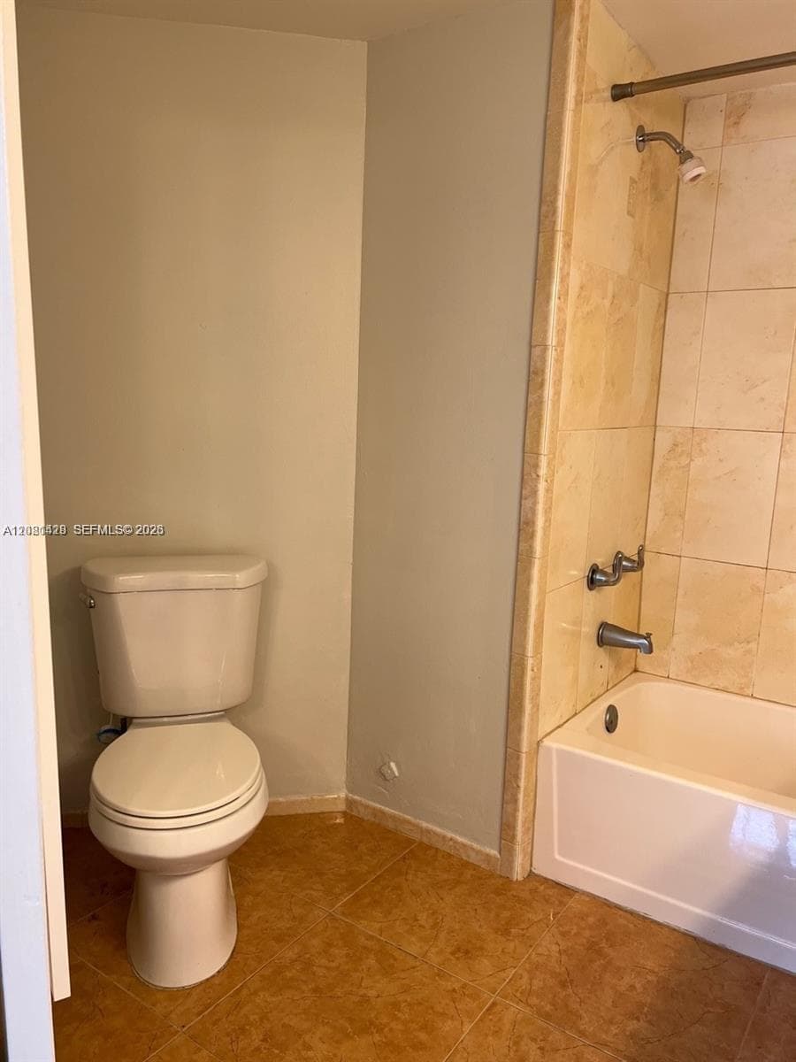 9711 Fontainebleau Blvd # D103, Miami, FL 33172 photo 8