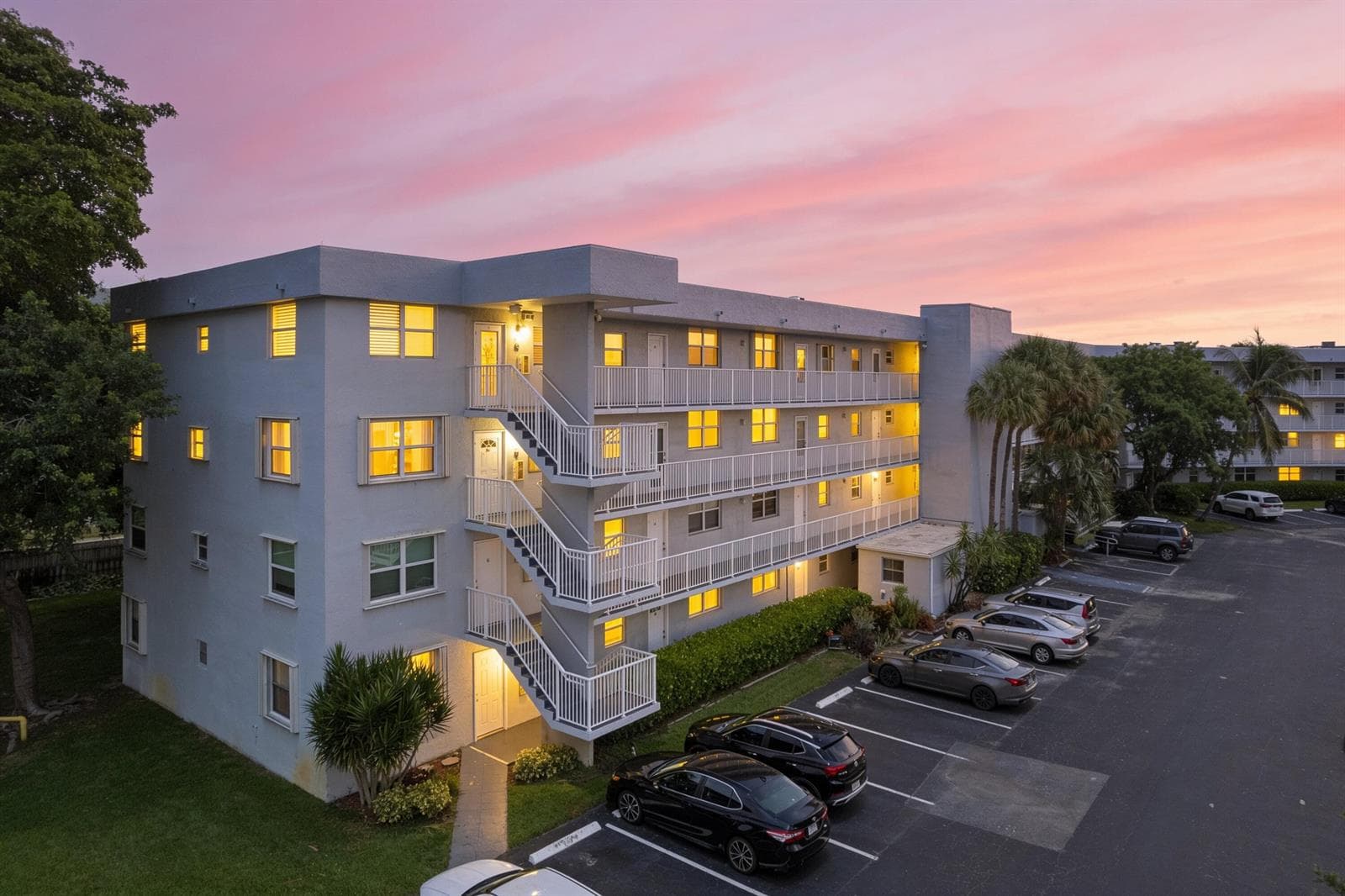 113 ROYAL PARK Drive # 4A, Oakland Park, FL 33309