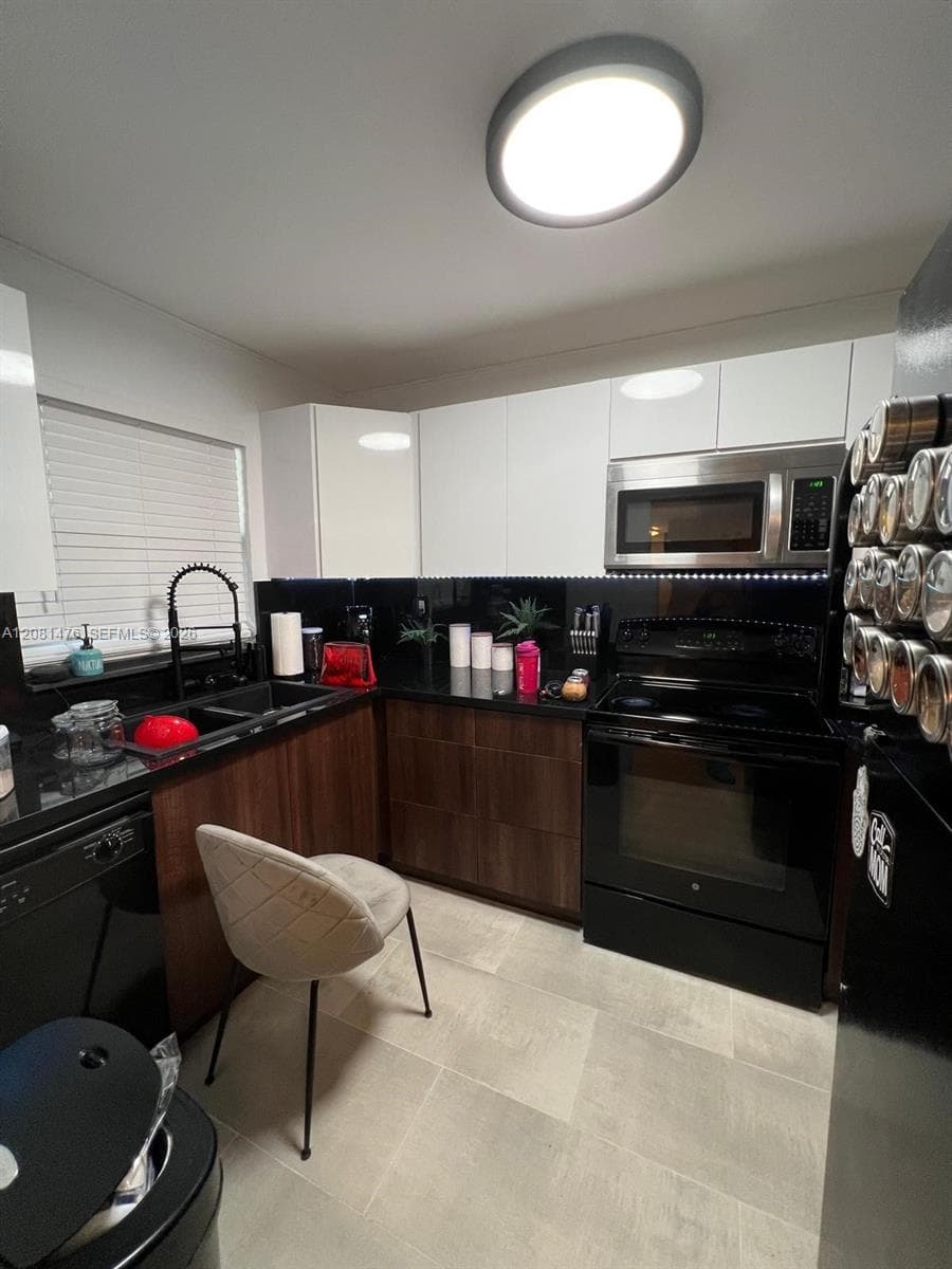 9451 Evergreen Pl # 105, Davie, FL 33324 photo 3