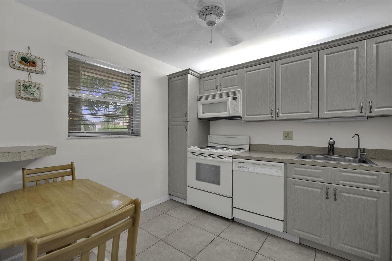 3231 Holiday Springs Boulevard # 306, Margate, FL 33063 photo 4