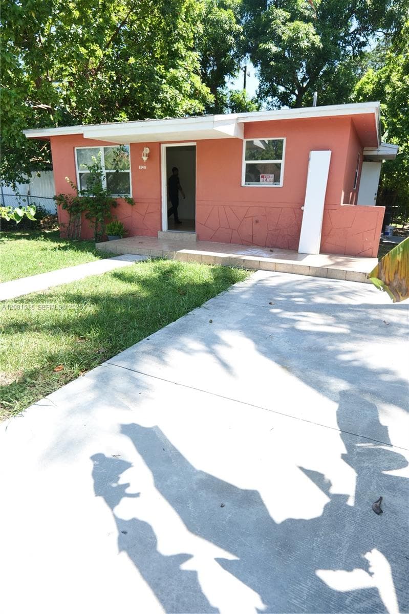 1840 NW 112th St, Miami, FL 33167 photo 2