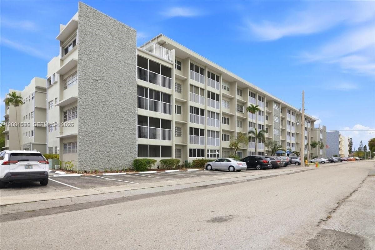 330 SE 2nd St # 501G, Hallandale Beach, FL 33009 photo 2