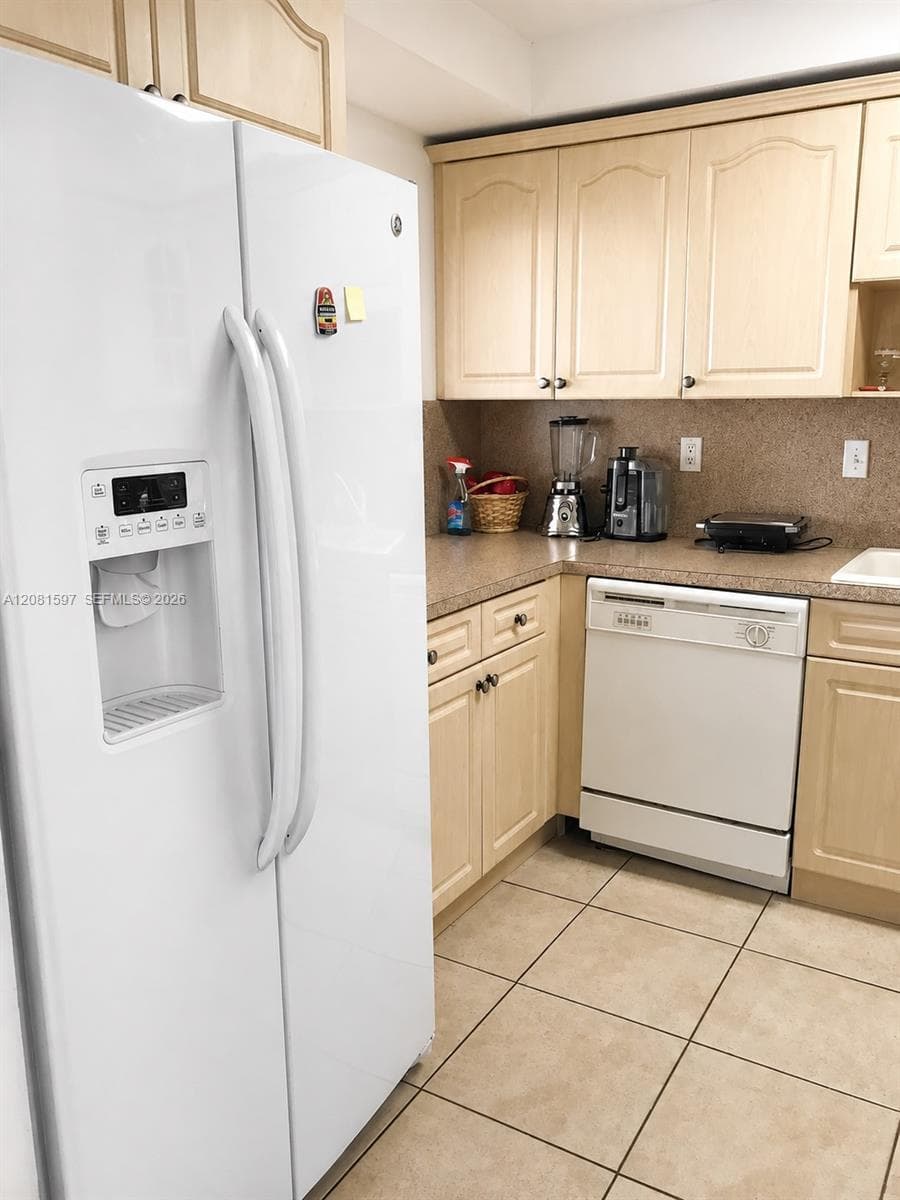 10090 NW 80th Ct # 1561, Hialeah Gardens, FL 33016 photo 2