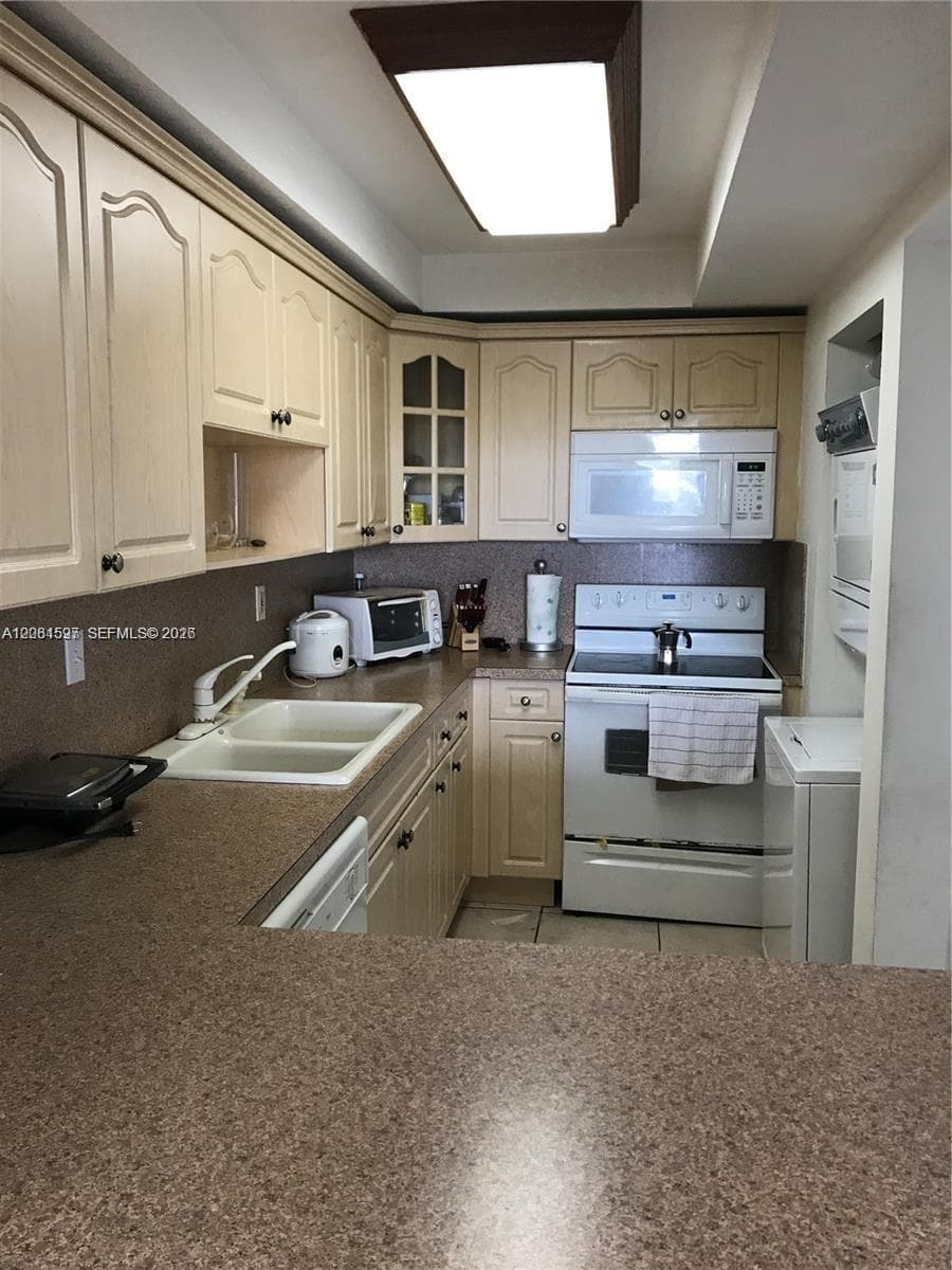 10090 NW 80th Ct # 1561, Hialeah Gardens, FL 33016 photo 3