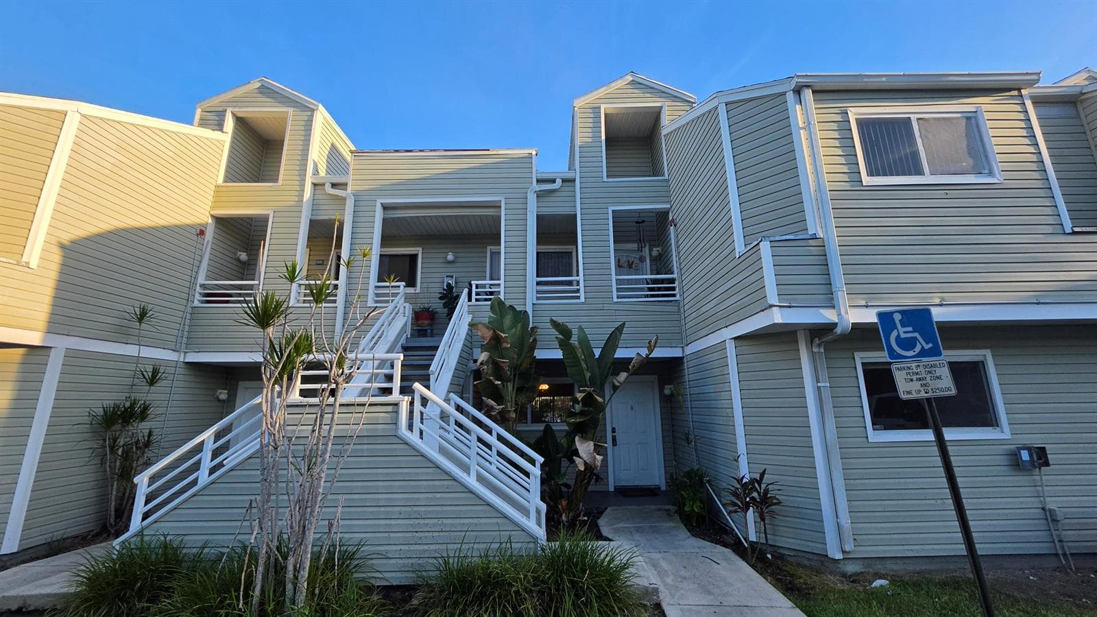 3453 NW 44TH Street # 104, Oakland Park, FL 33309