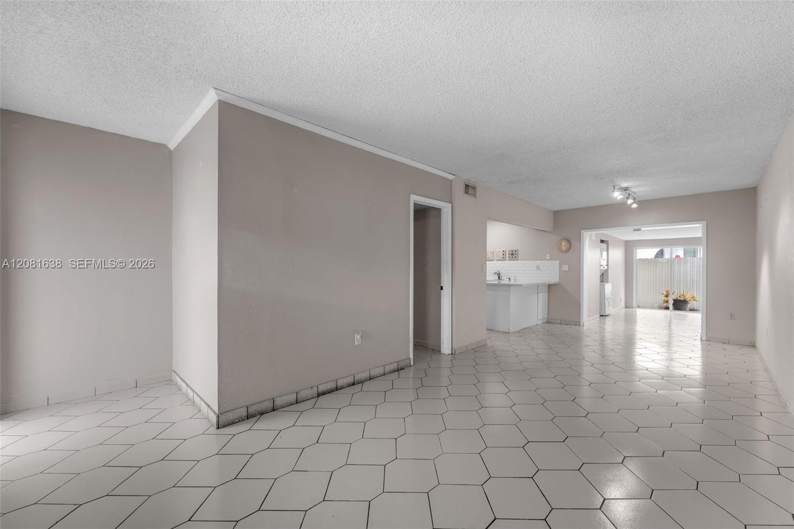2018 SW 103rd Ct, Miami, FL 33165 photo 3