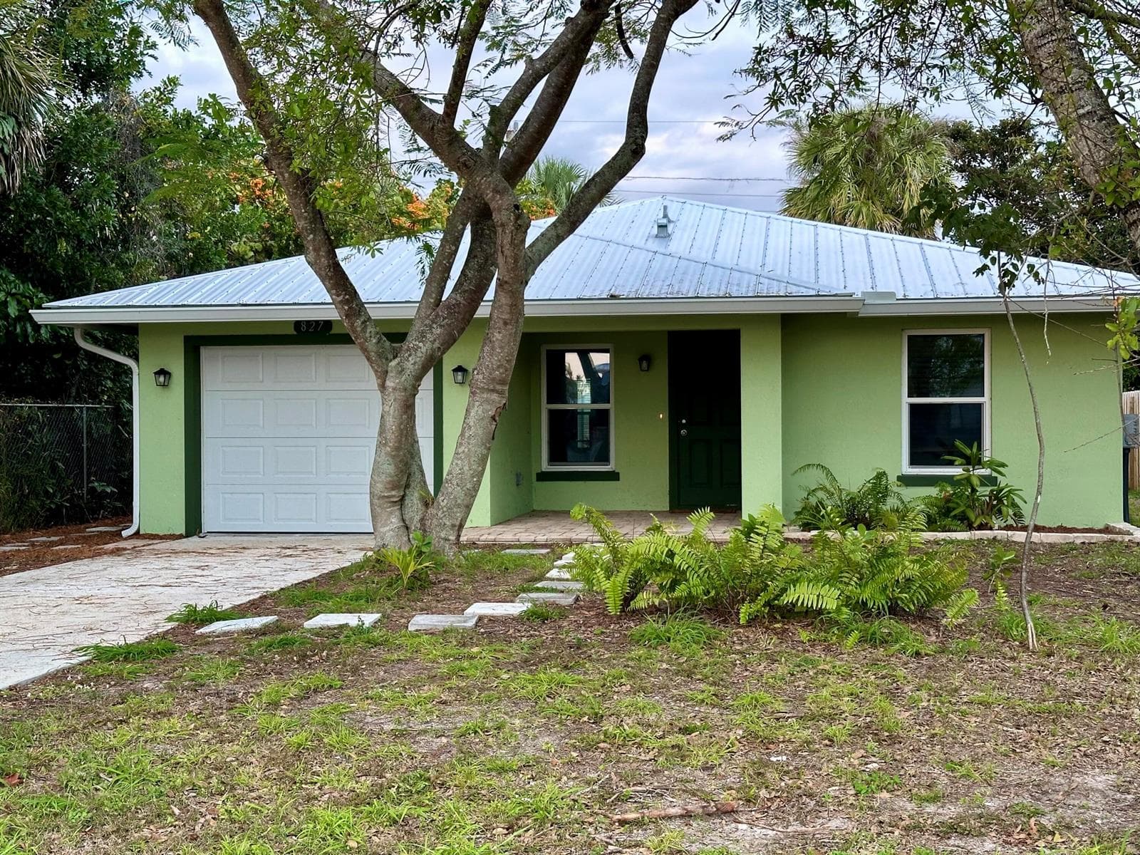 827 SE 6TH Street, Stuart, FL 34994