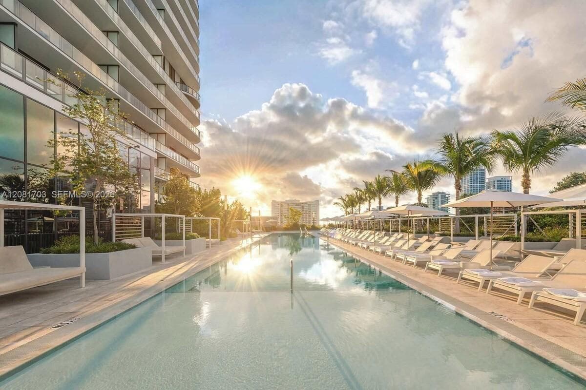 580 72ND st # 2105, Miami Beach, FL 33141