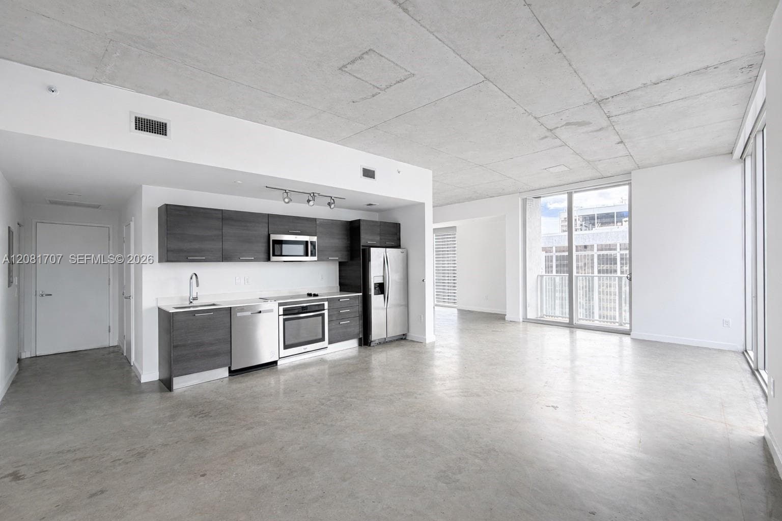 151 SE 1st St # 3001, Miami, FL 33131 photo 2