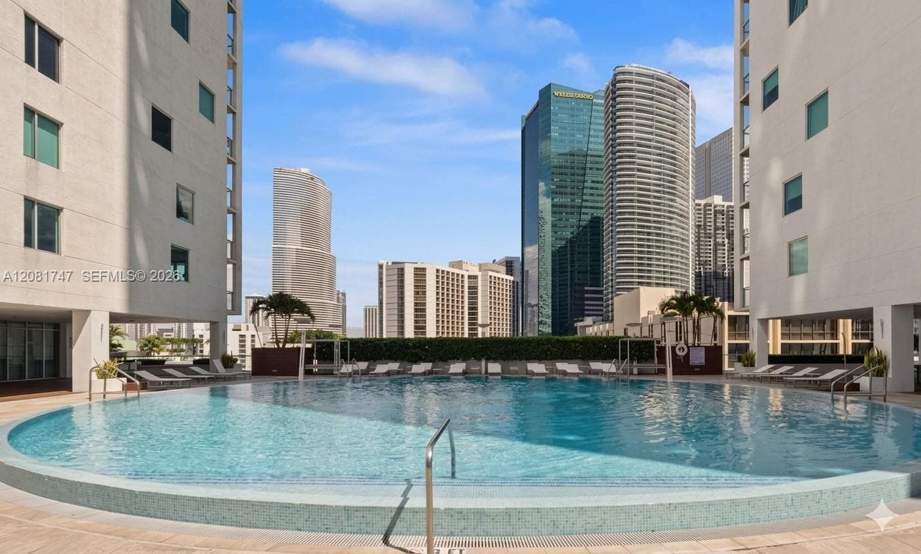 500 Brickell Ave # 2504, Miami, FL 33131 photo 2