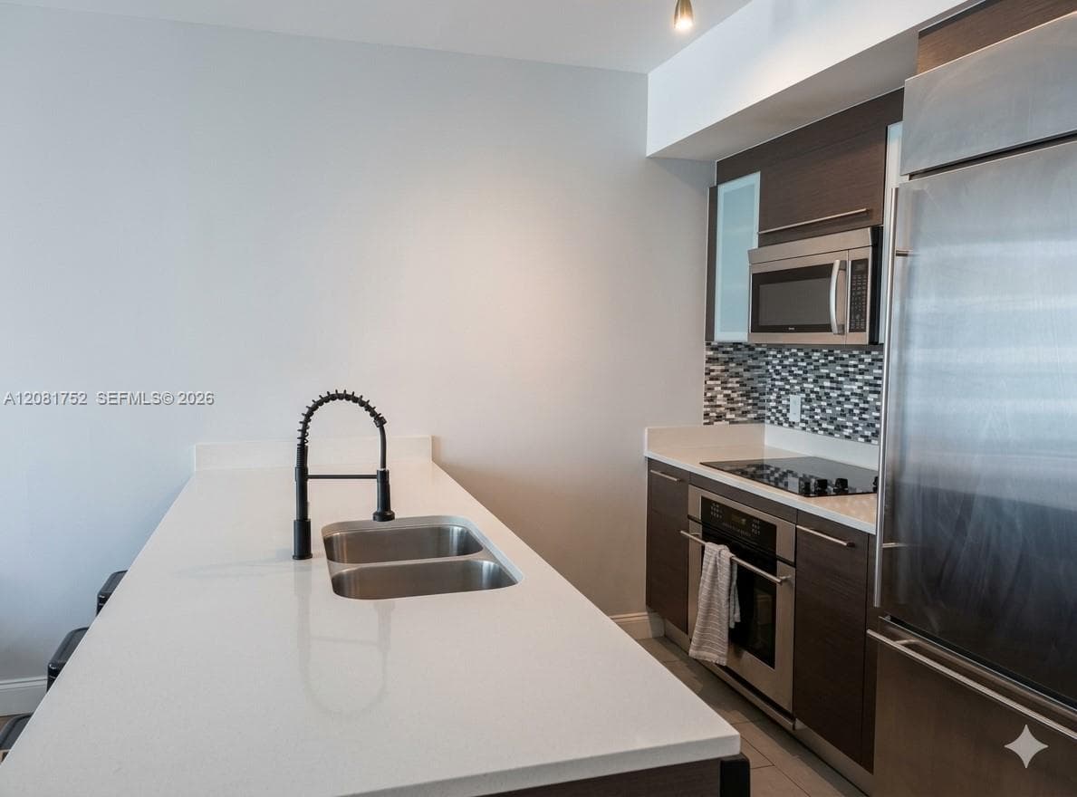 500 Brickell Ave # 1806, Miami, FL 33131 photo 2